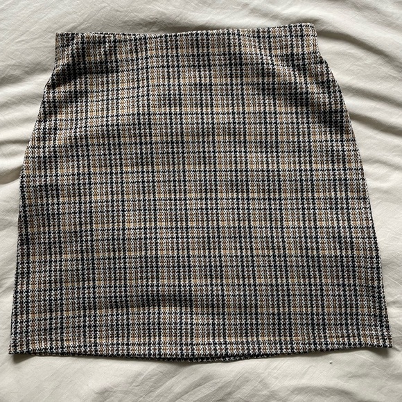 Suzy Shier Plaid Mini Skirt - Picture 5 of 7